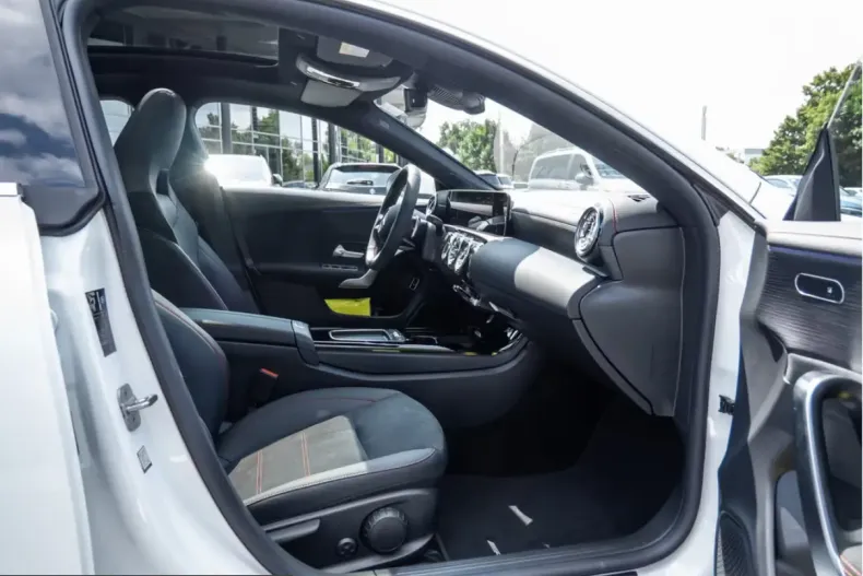 Mercedes-Benz CLA 220 (Clasa CLA) din 2025 cu 14.700 km - oferta MER261643 - foto 7