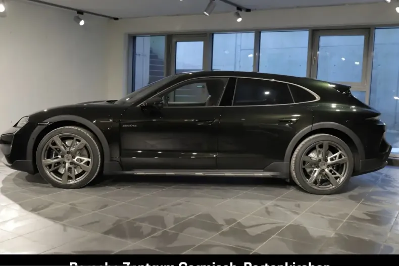Porsche Taycan din 2025 cu 8.979 km - oferta POR261729 - foto 3