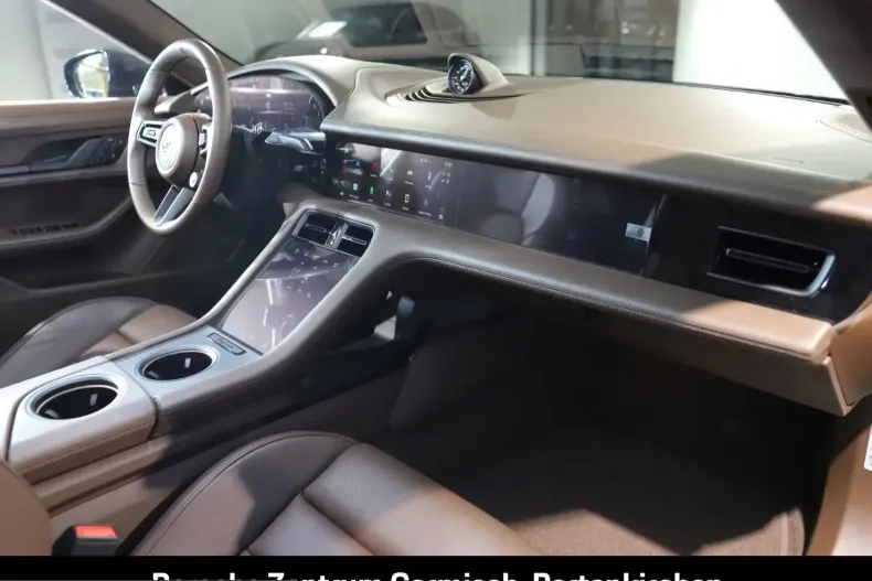 Porsche Taycan din 2025 cu 8.979 km - oferta POR261729 - foto 7