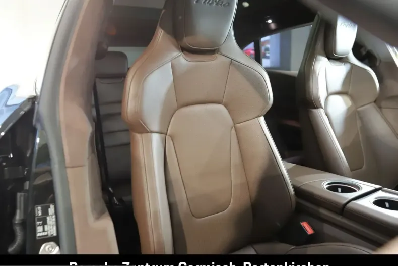 Porsche Taycan din 2025 cu 8.979 km - oferta POR261729 - foto 8
