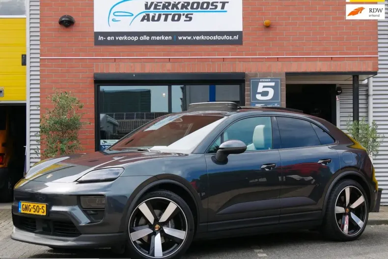 Porsche Macan din 2024 cu 49.966 km - oferta POR261736 - foto 2