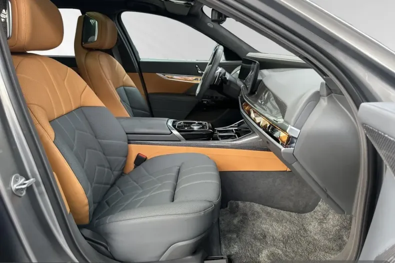 BMW 750 (Seria 7) din 2025 cu 45.300 km - oferta BMW261758 - foto 2