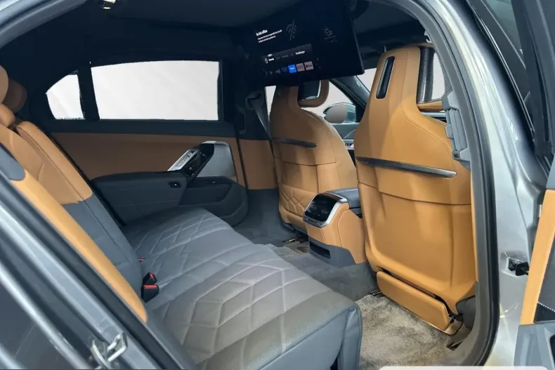 BMW 750 (Seria 7) din 2025 cu 45.300 km - oferta BMW261758 - foto 4