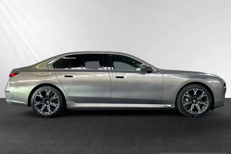 BMW 750 (Seria 7) din 2025 cu 45.300 km - oferta BMW261758 - foto 5