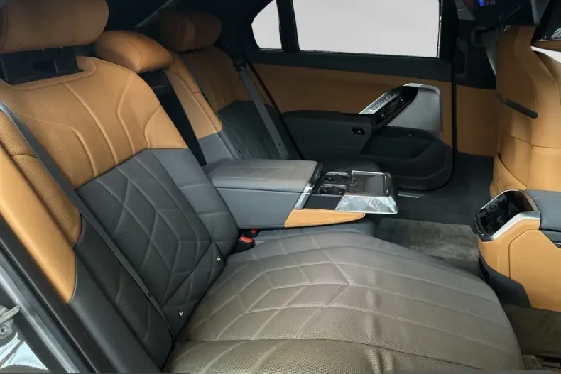 BMW 750 (Seria 7) din 2025 cu 45.300 km - oferta BMW261758 - foto 31