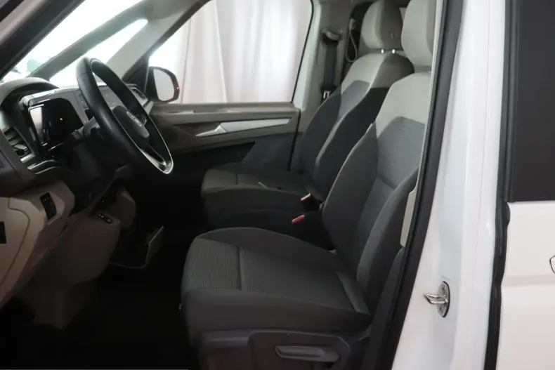 Volkswagen T7 Multivan din 2024 cu 47.175 km - oferta VOL261800 - foto 3