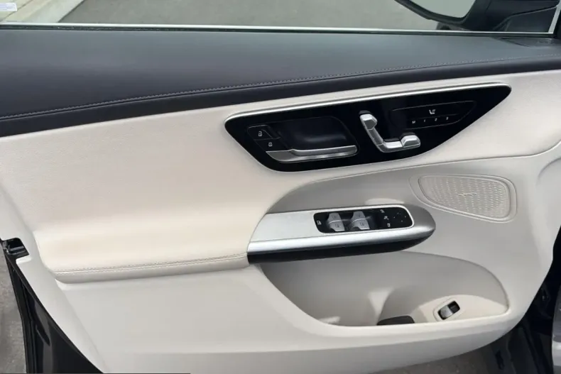 Mercedes-Benz GLC 220 (Clasa GLC) din 2023 cu 38.777 km - oferta MER261857 - foto 27