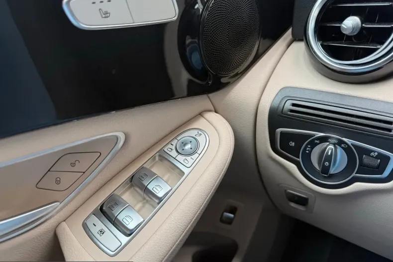 Mercedes-Benz GLC 300 (Clasa GLC) din 2022 cu 98.000 km - oferta MER261859 - foto 26