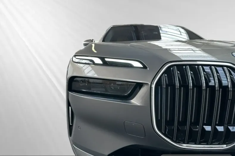 BMW 750 (Seria 7) din 2025 cu 45.300 km - oferta BMW261869 - foto 26