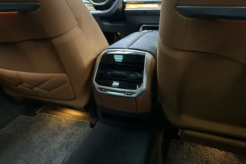 BMW 750 (Seria 7) din 2025 cu 45.300 km - oferta BMW261869 - foto 35
