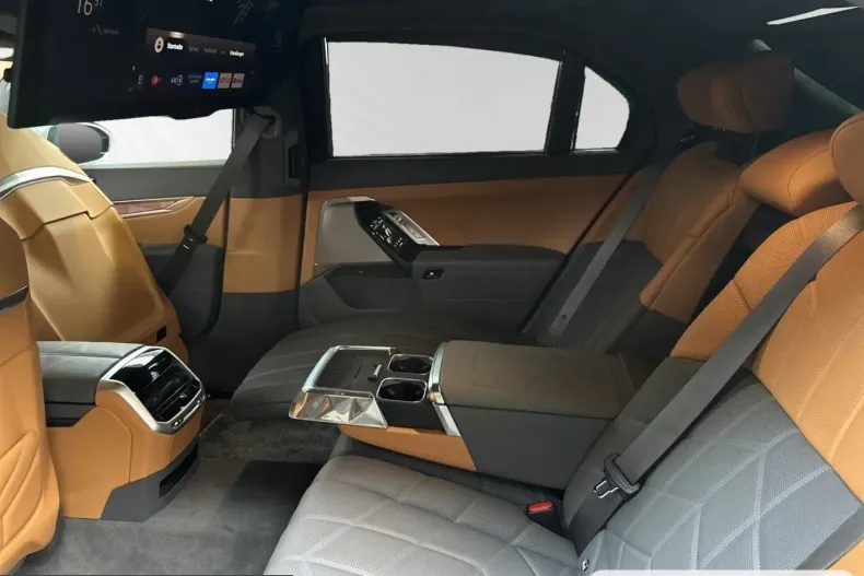 BMW 750 (Seria 7) din 2025 cu 45.300 km - oferta BMW261869 - foto 40
