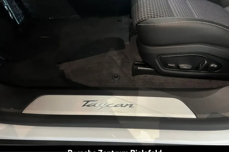 Porsche Taycan din 2025 cu 21.500 km - oferta POR261889 - foto 15