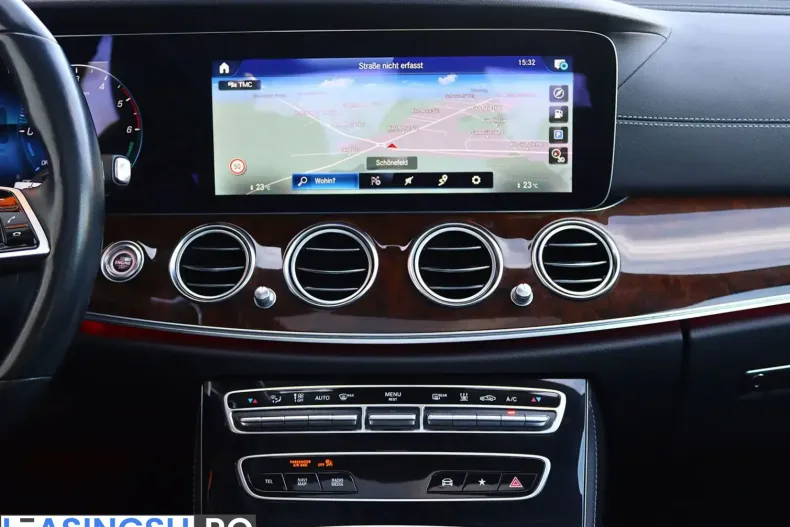 Mercedes-Benz E 300 (Clasa E) din 2021 cu 67.568 km - oferta MER262026 - foto 11