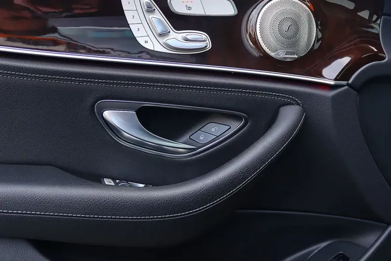 Mercedes-Benz E 300 (Clasa E) din 2021 cu 67.568 km - oferta MER262026 - foto 14
