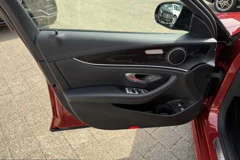 Mercedes-Benz E 300 (Clasa E) din 2022 cu 82.300 km - oferta MER262031 - foto 15