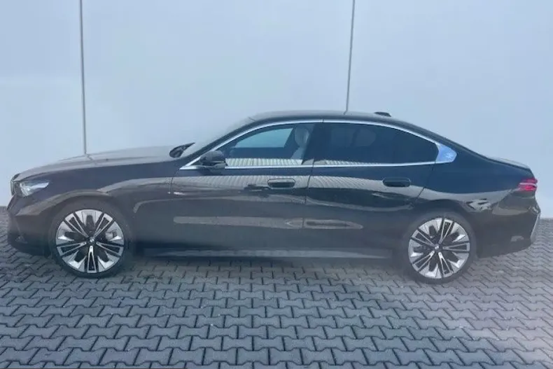 BMW 540 (Seria 5) din 2025 cu 22.531 km - oferta BMW262041 - foto 3