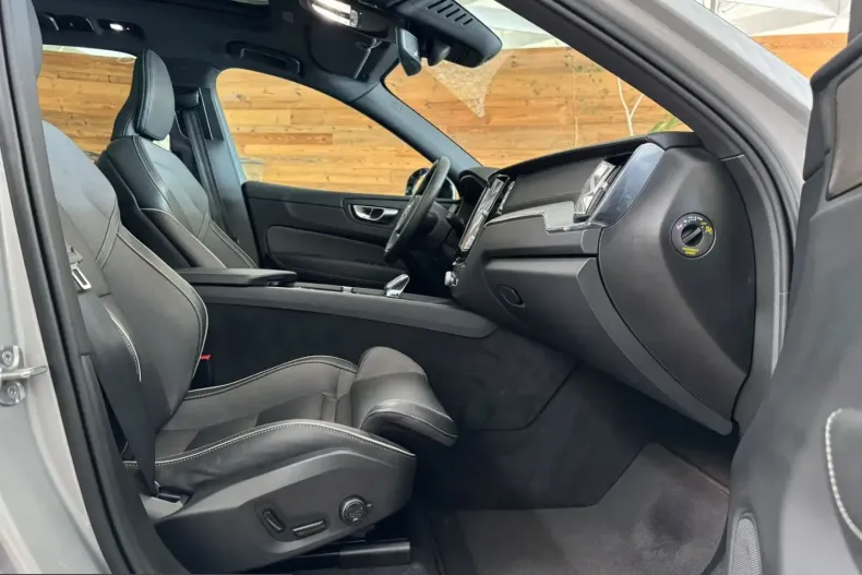 Volvo XC60 din 2024 cu 25.300 km - oferta VOL262054 - foto 11