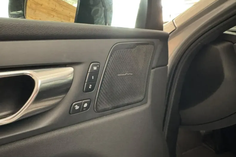 Volvo XC60 din 2024 cu 25.300 km - oferta VOL262054 - foto 14