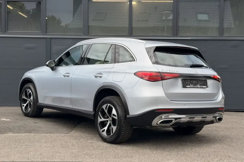 Mercedes-Benz GLC 300 (Clasa GLC) din 2023 cu 10.630 km - oferta MER262104 - foto 3