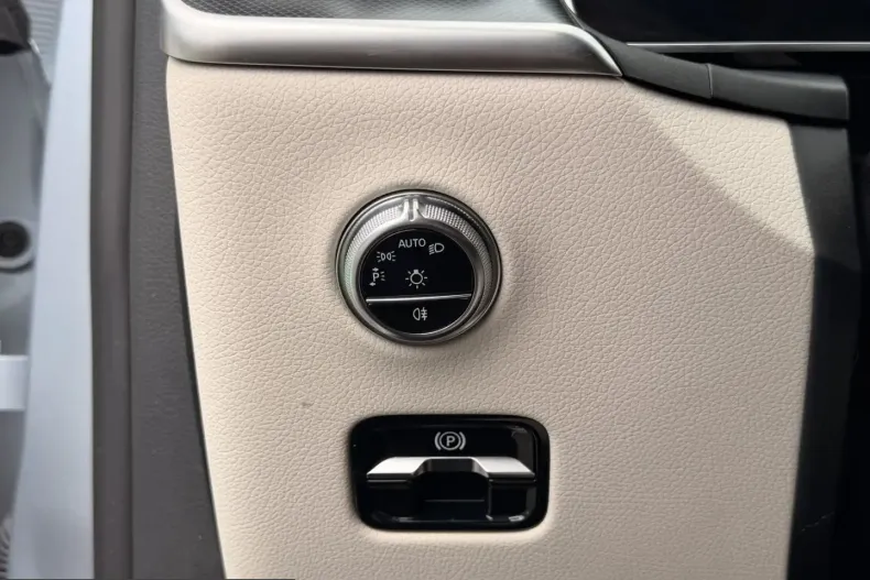 Mercedes-Benz GLC 300 (Clasa GLC) din 2023 cu 10.630 km - oferta MER262104 - foto 10