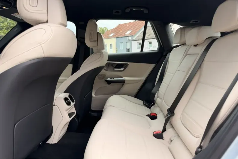 Mercedes-Benz GLC 300 (Clasa GLC) din 2023 cu 10.630 km - oferta MER262104 - foto 23