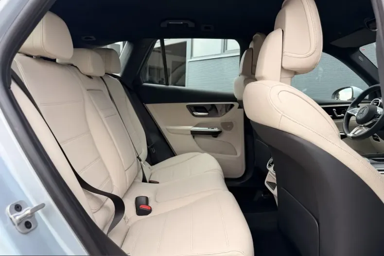 Mercedes-Benz GLC 300 (Clasa GLC) din 2023 cu 10.630 km - oferta MER262104 - foto 25