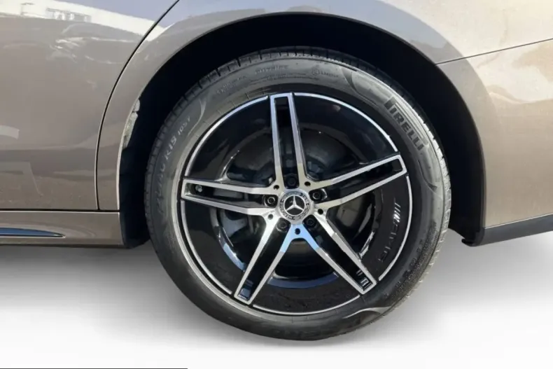 Mercedes-Benz E 300 (Clasa E) din 2025 cu 23.362 km - oferta MER262114 - foto 4