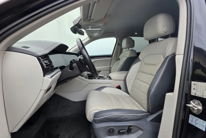 Volkswagen Touareg din 2021 cu 160.791 km - oferta VOL262180 - foto 9