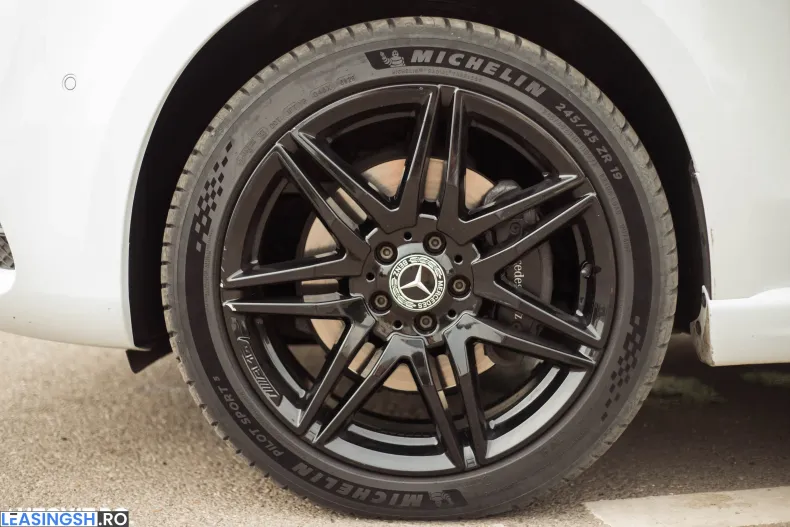 Mercedes-Benz V 300 (Clasa V) din 2022 cu 82.558 km - oferta MER262199 - foto 9