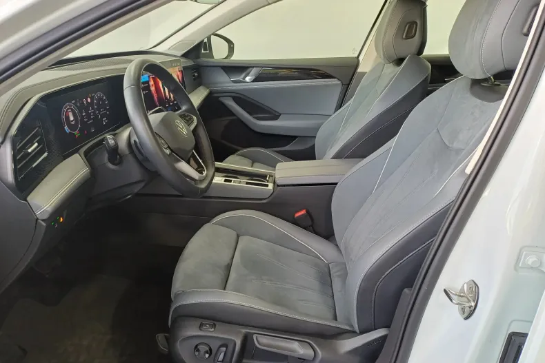 Volkswagen Passat din 2024 cu 9.951 km - oferta VOL262210 - foto 5
