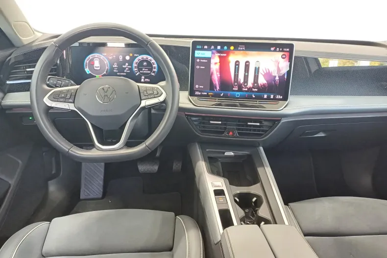 Volkswagen Passat din 2024 cu 9.951 km - oferta VOL262210 - foto 6