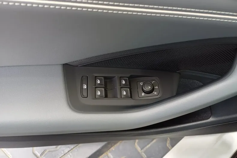 Volkswagen Passat din 2024 cu 9.951 km - oferta VOL262210 - foto 7
