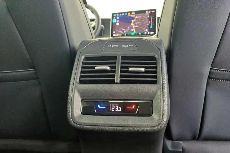 Volkswagen Passat din 2024 cu 9.951 km - oferta VOL262210 - foto 37