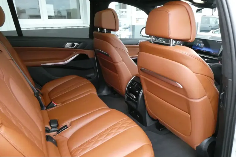 BMW X7 (Seria X) din 2024 cu 51.962 km - oferta BMW262306 - foto 11