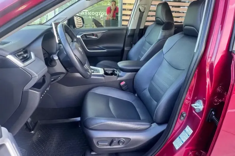 Toyota RAV4 din 2021 cu 82.928 km - oferta TOY262350 - foto 2