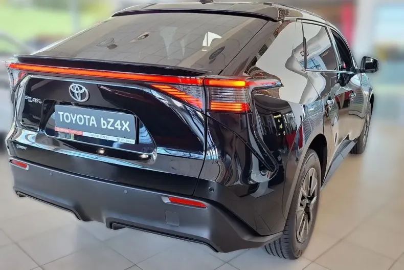 Toyota bZ4X din 2026 cu 1 km - oferta TOY262511 - foto 4