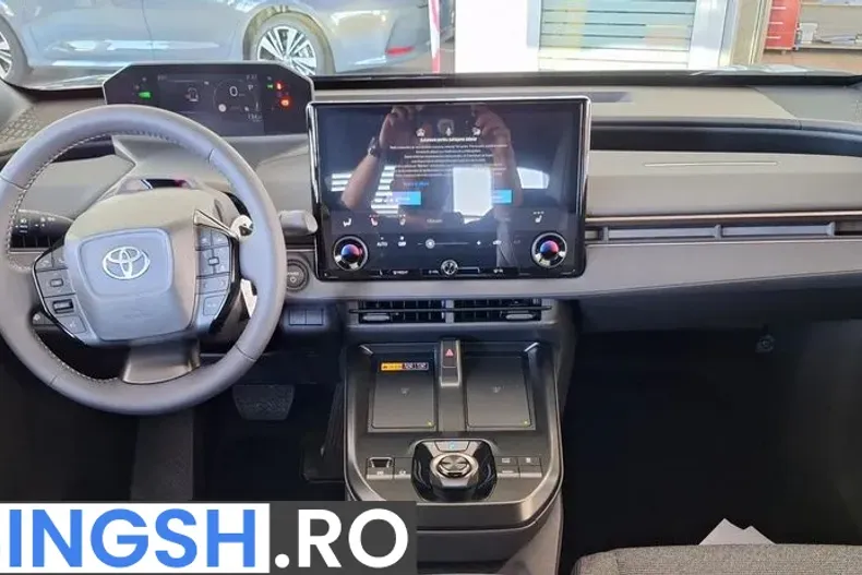 Toyota bZ4X din 2026 cu 1 km - oferta TOY262511 - foto 9