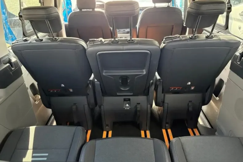 Ford Tourneo Custom din 2025 cu 27.181 km - oferta FOR262682 - foto 3
