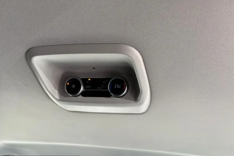 Ford Tourneo Custom din 2025 cu 27.181 km - oferta FOR262682 - foto 15