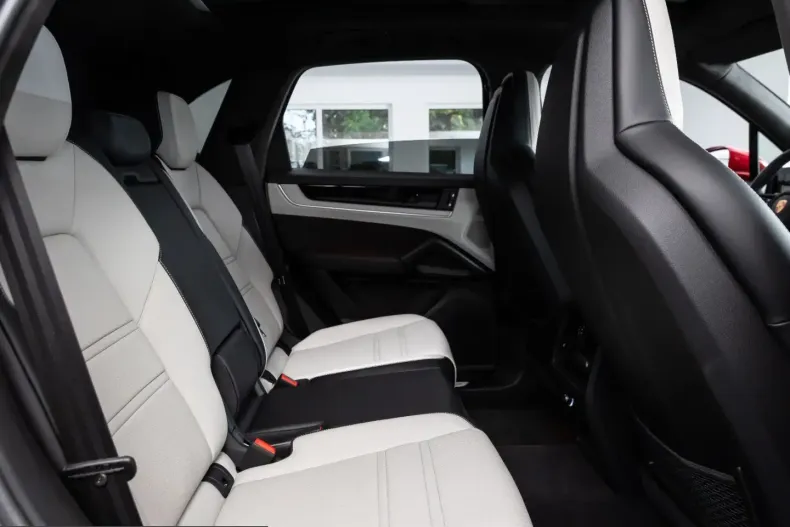 Porsche Cayenne din 2023 cu 6.100 km - oferta POR262685 - foto 12