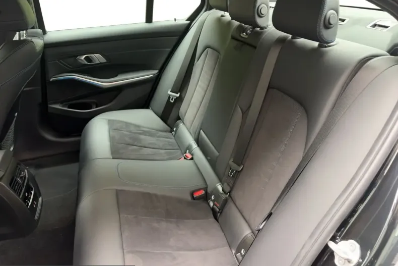 BMW 318 (Seria 3) din 2023 cu 35.219 km - oferta BMW262822 - foto 8