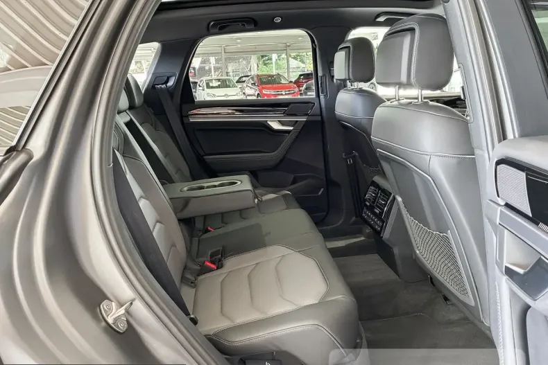 Volkswagen Touareg din 2025 cu 13.446 km - oferta VOL262951 - foto 8