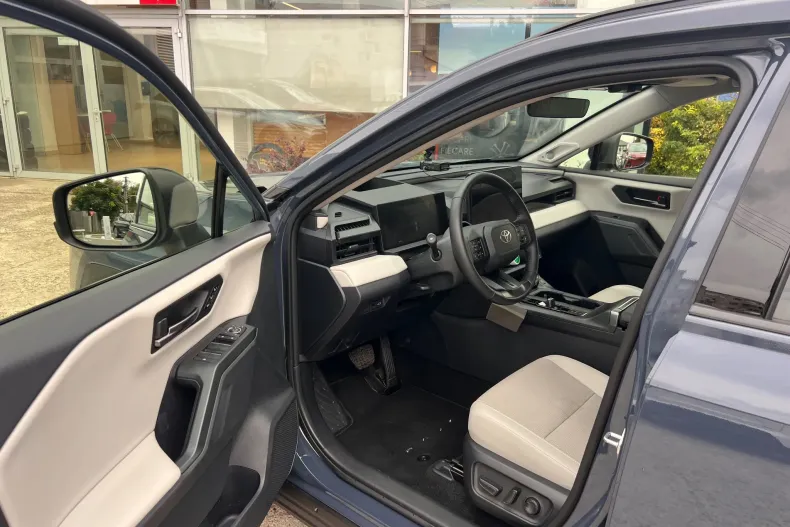 Toyota RAV4 din 2026 cu 10.531 km - oferta TOY263049 - foto 7