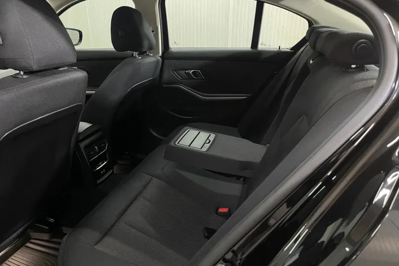 BMW 318 (Seria 3) din 2024 cu 24.388 km - oferta BMW263085 - foto 11