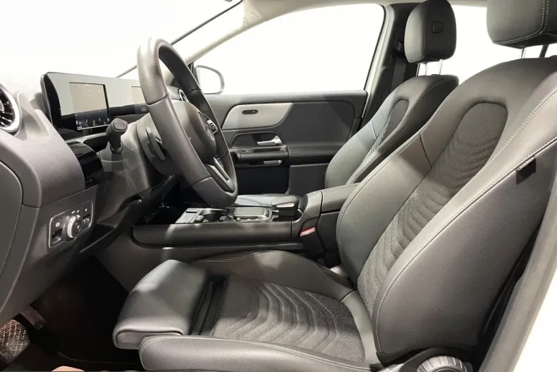Mercedes-Benz GLA 200 (Clasa GLA) din 2023 cu 10.000 km - oferta MER263577 - foto 4