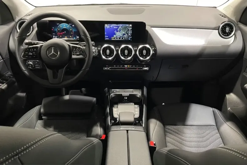 Mercedes-Benz GLA 200 (Clasa GLA) din 2023 cu 10.000 km - oferta MER263577 - foto 7