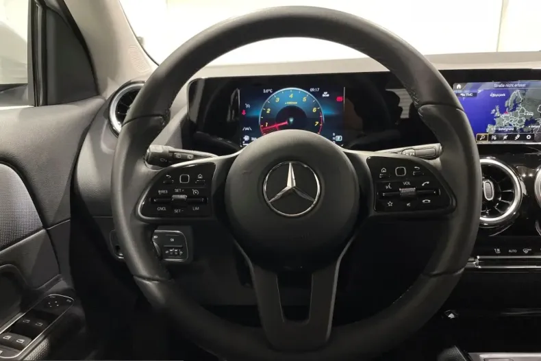 Mercedes-Benz GLA 200 (Clasa GLA) din 2023 cu 10.000 km - oferta MER263577 - foto 8