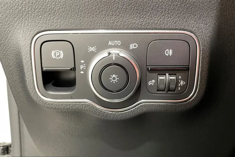 Mercedes-Benz GLA 200 (Clasa GLA) din 2023 cu 10.000 km - oferta MER263577 - foto 15