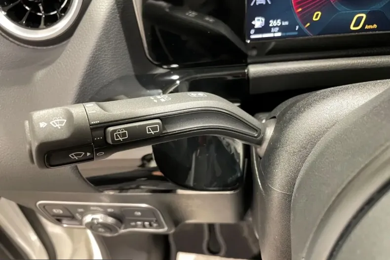 Mercedes-Benz GLA 200 (Clasa GLA) din 2023 cu 10.000 km - oferta MER263577 - foto 18