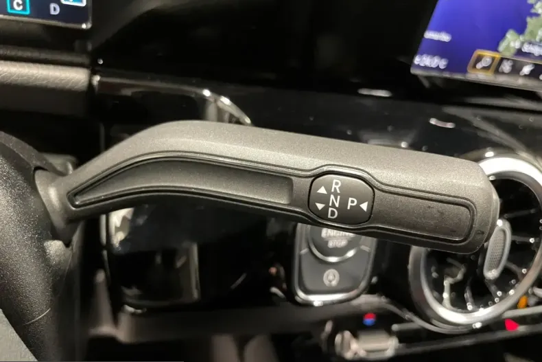 Mercedes-Benz GLA 200 (Clasa GLA) din 2023 cu 10.000 km - oferta MER263577 - foto 19